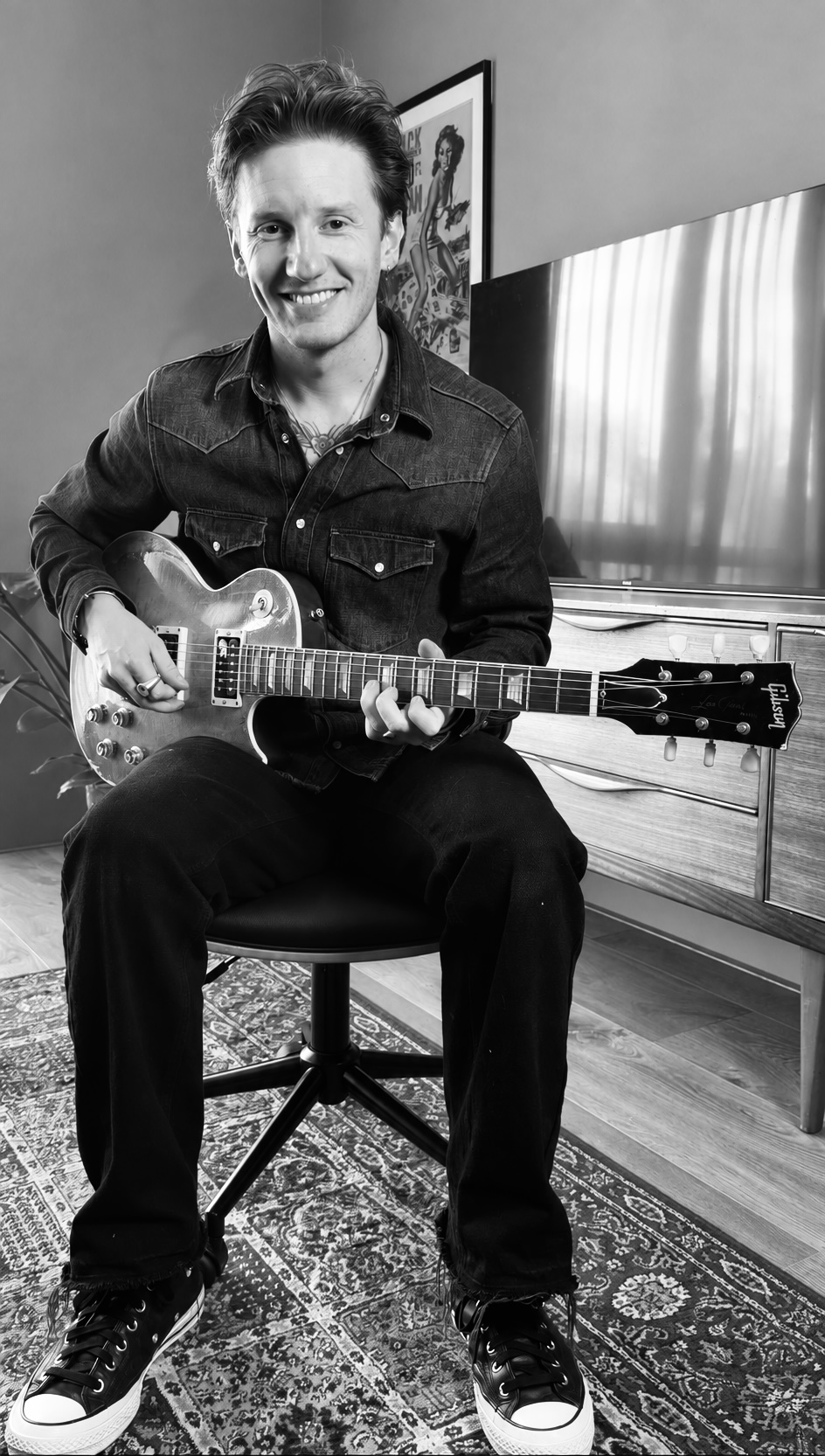 Max Borghuis holding a Gibson Les Paul